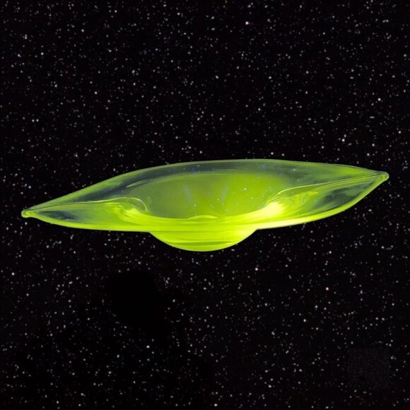 Blenko Clear Inclined Bowl Dish Applied Swirl Bottom Manganese 365nm UV Glow VTG